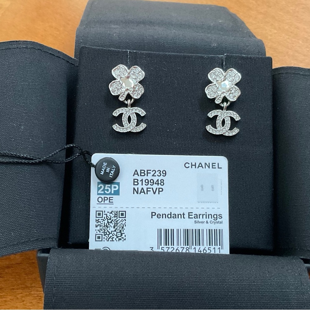 CHANEL FLOWER EARRING WITH CC NWT AUTHENTIC